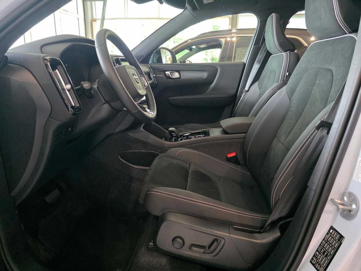 Volvo  B3 Mild-Hybrid Benzin Plus 2WD