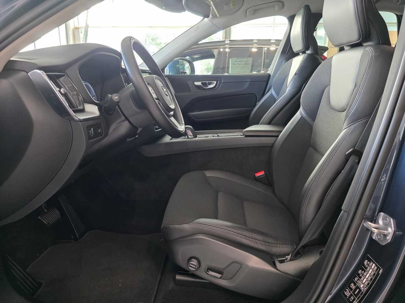 Volvo  B4 Mild-Hybrid Diesel Momentum Pro AWD