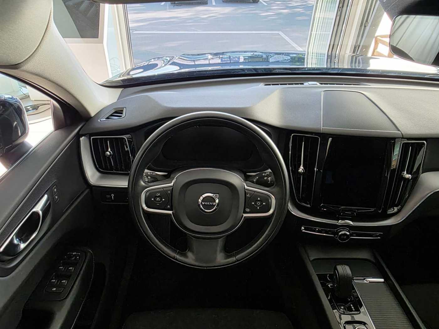 Volvo  B4 Mild-Hybrid Diesel Momentum Pro AWD