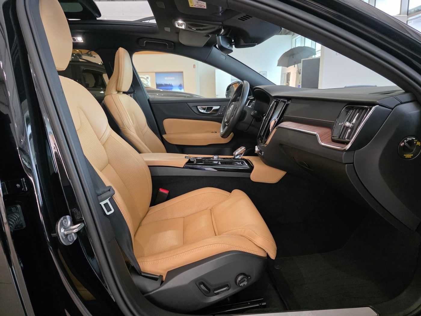 Volvo  Plus Bright Recharge Plug-In Hybrid AWD