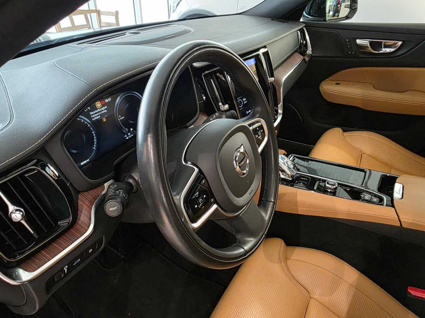 Volvo  Plus Bright Recharge Plug-In Hybrid AWD