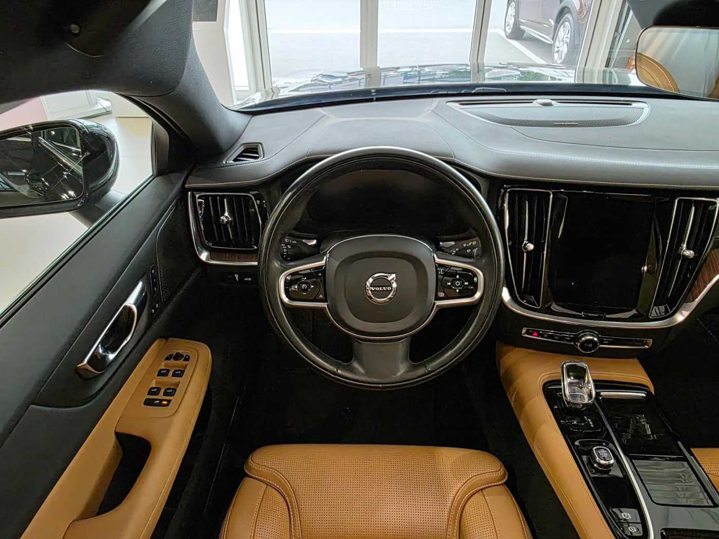 Volvo  Plus Bright Recharge Plug-In Hybrid AWD
