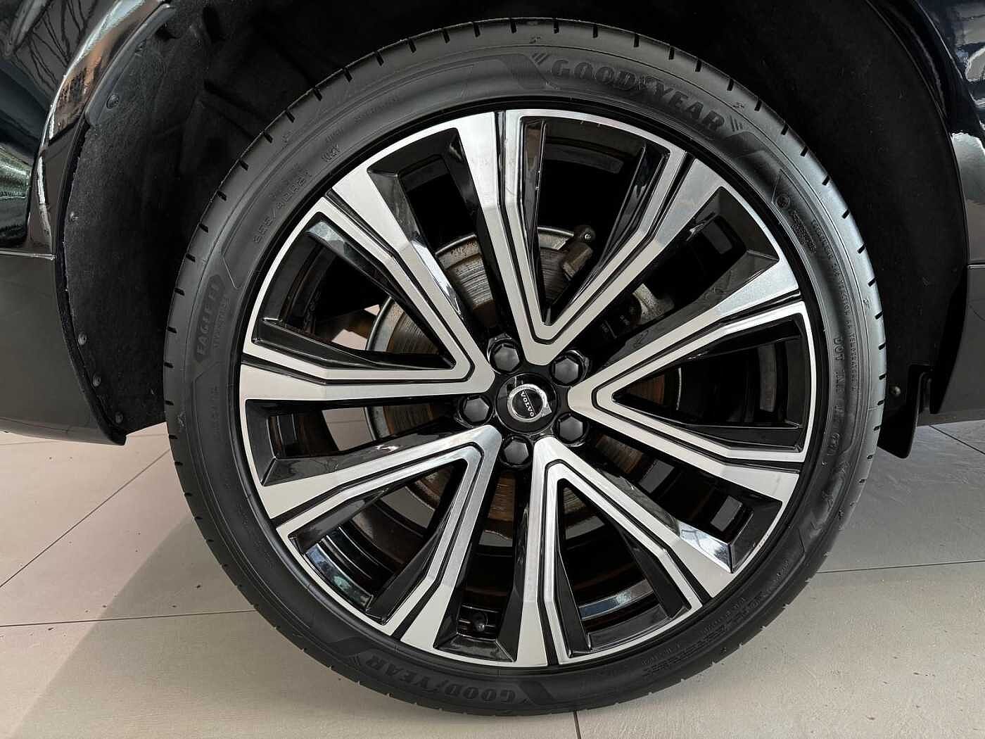 Volvo  T6 Recharge Plug-In Hybrid AWD #GroßerAkku
