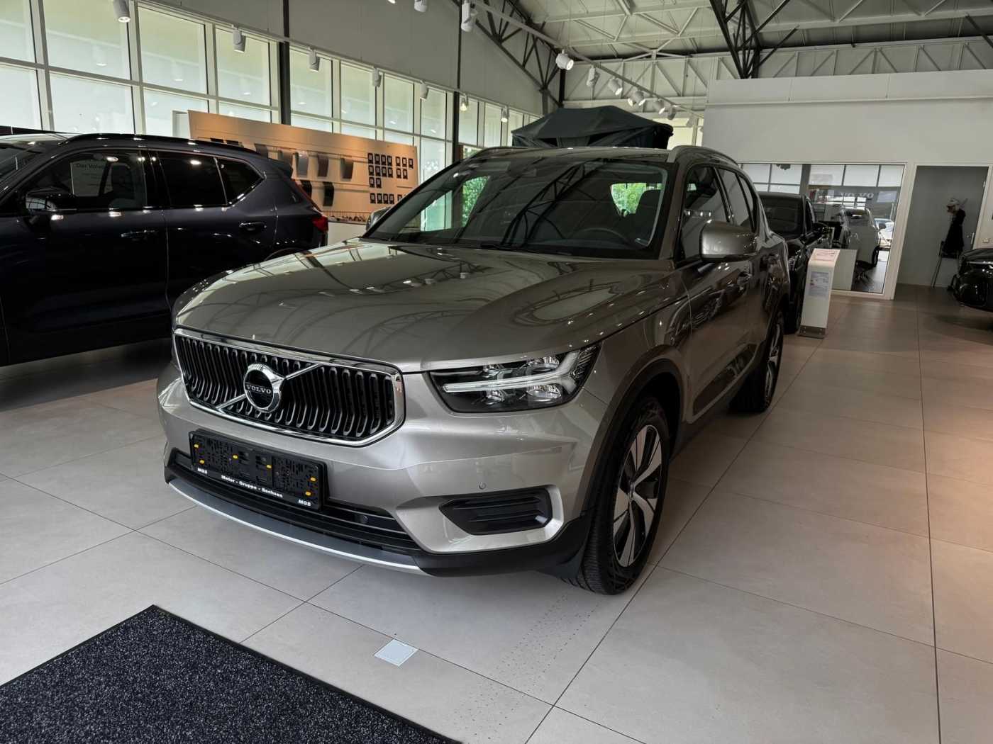 Volvo  T2 Momentum Pro 2WD