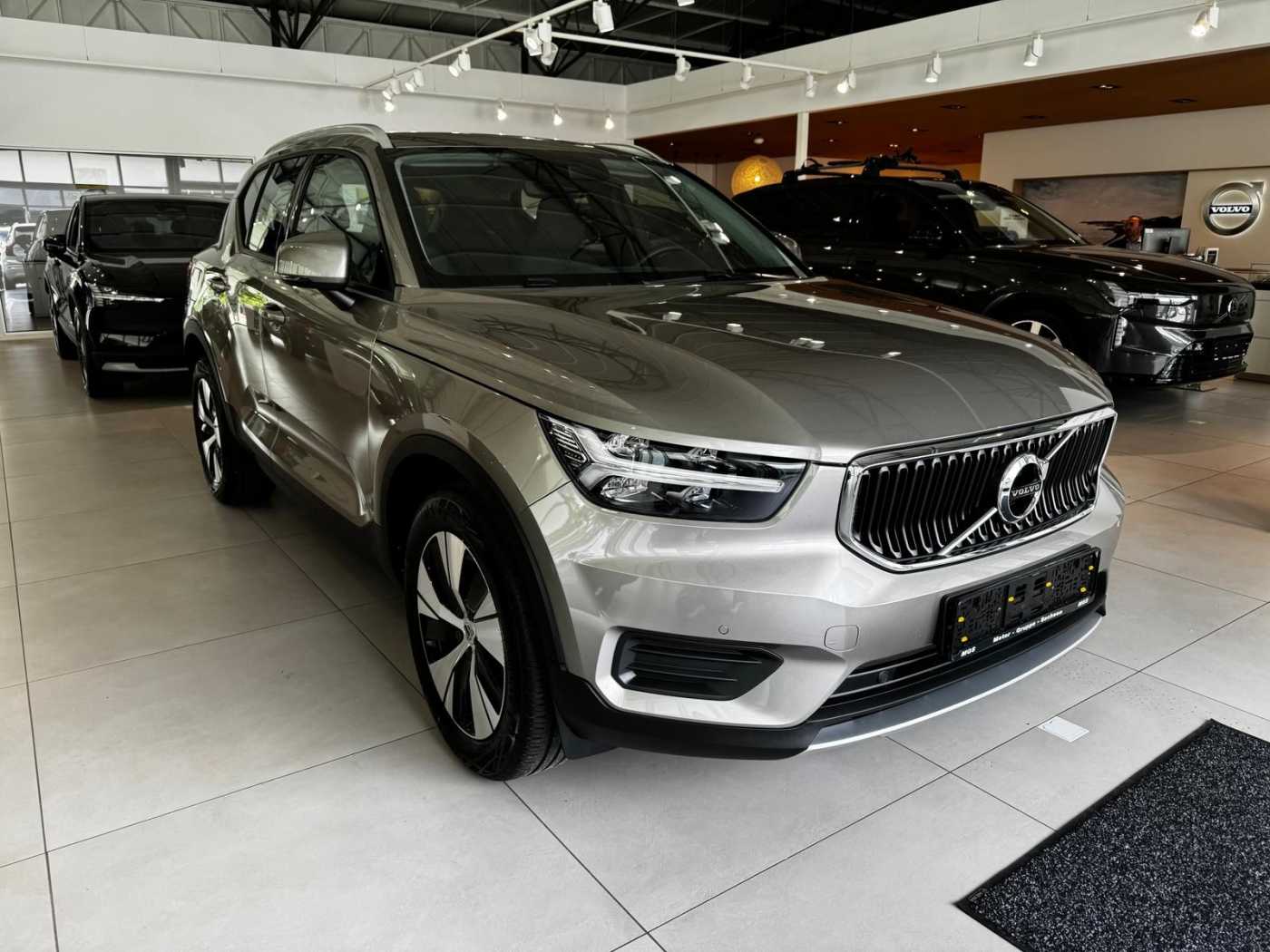 Volvo  T2 Momentum Pro 2WD