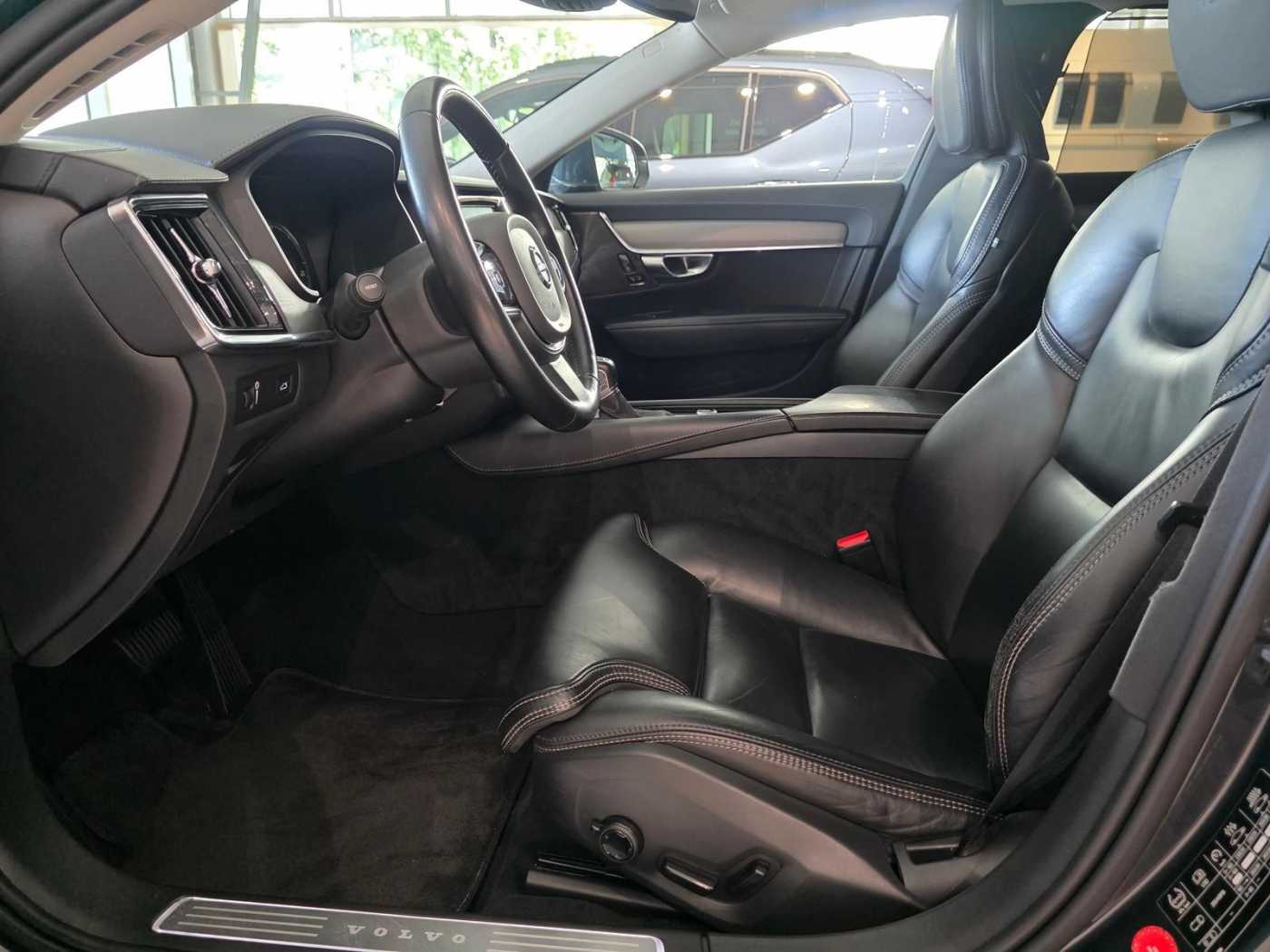 Volvo  D4 Diesel AWD
