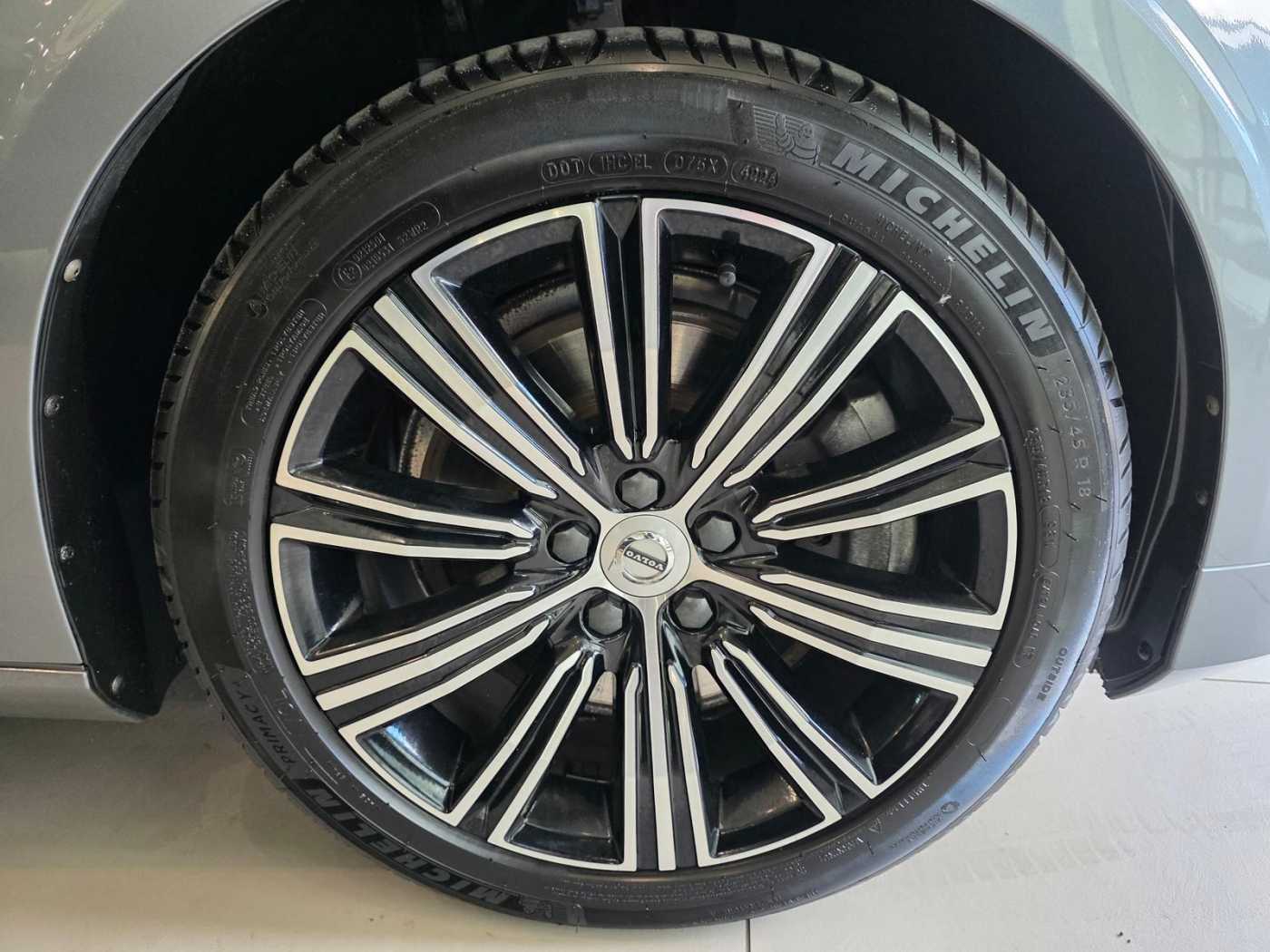 Volvo  Inscription Recharge Plug-In Hybrid AWD