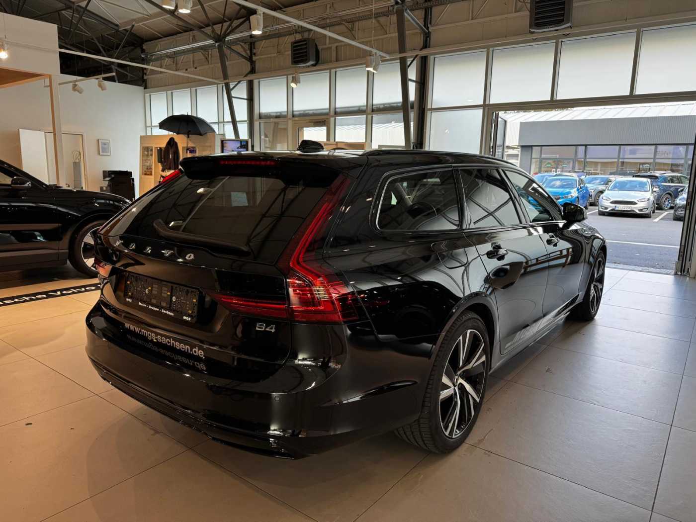 Volvo  B4 Plus Dark Mild-Hybrid
