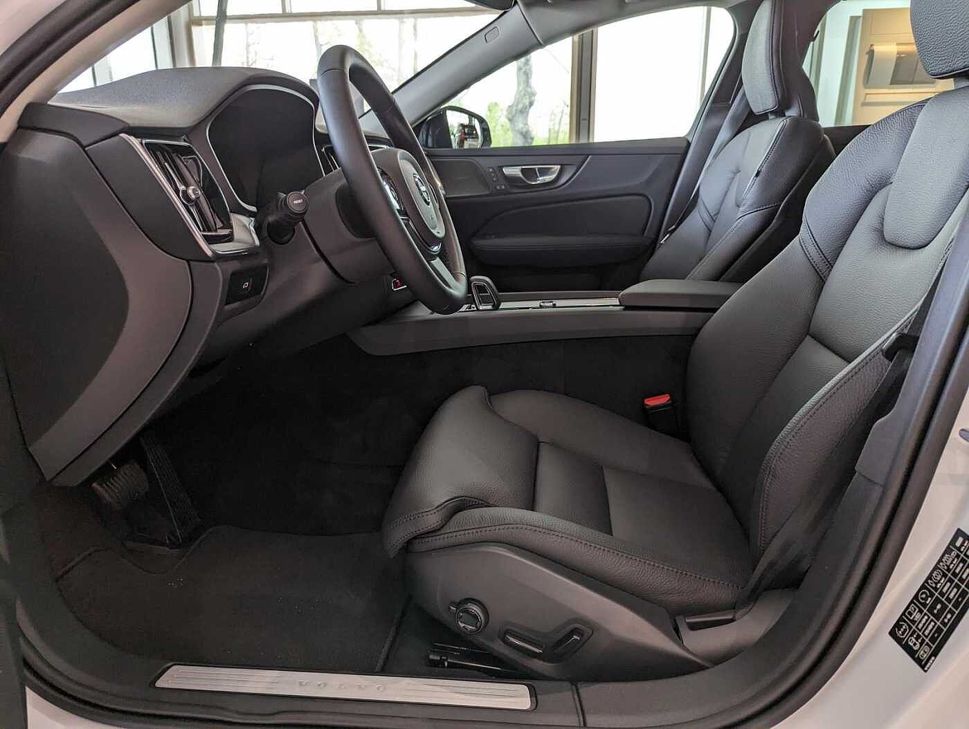 Volvo  B4 Plus Dark Mild-Hybrid