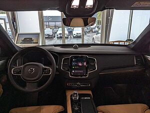 Volvo  Ultra Dark Recharge Plug-In Hybrid AWD