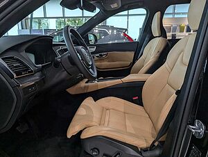 Volvo  Ultra Dark Recharge Plug-In Hybrid AWD