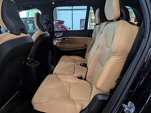 Volvo  Ultra Dark Recharge Plug-In Hybrid AWD