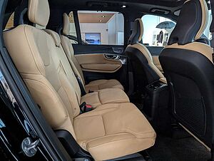 Volvo  Ultra Dark Recharge Plug-In Hybrid AWD
