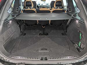 Volvo  Ultra Dark Recharge Plug-In Hybrid AWD