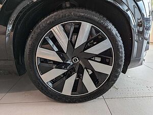 Volvo  Ultra Dark Recharge Plug-In Hybrid AWD