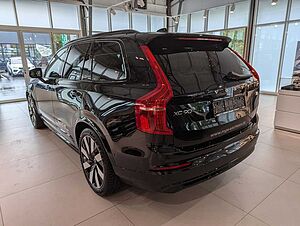 Volvo  Ultra Dark Recharge Plug-In Hybrid AWD