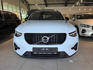 Volvo  B3 Mild-Hybrid Benzin Plus 2WD