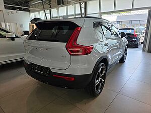 Volvo  B3 Mild-Hybrid Benzin Plus 2WD