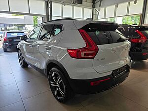 Volvo  B3 Mild-Hybrid Benzin Plus 2WD