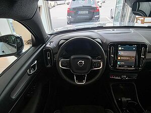 Volvo  B3 Mild-Hybrid Benzin Plus 2WD