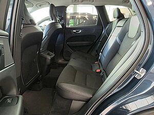 Volvo  B4 Mild-Hybrid Diesel Momentum Pro AWD