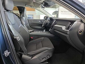 Volvo  B4 Mild-Hybrid Diesel Momentum Pro AWD