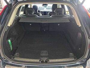 Volvo  B4 Mild-Hybrid Diesel Momentum Pro AWD
