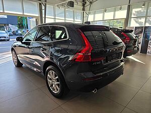 Volvo  B4 Mild-Hybrid Diesel Momentum Pro AWD