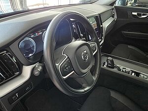 Volvo  B4 Mild-Hybrid Diesel Momentum Pro AWD