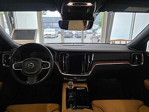 Volvo  Plus Bright Recharge Plug-In Hybrid AWD