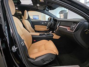 Volvo  Plus Bright Recharge Plug-In Hybrid AWD