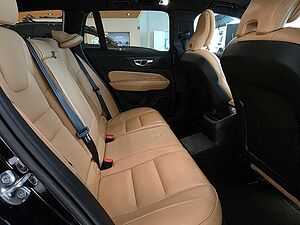 Volvo  Plus Bright Recharge Plug-In Hybrid AWD