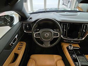 Volvo  Plus Bright Recharge Plug-In Hybrid AWD
