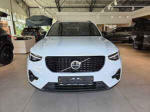 Volvo  B3 Mild-Hybrid Benzin Plus 2WD