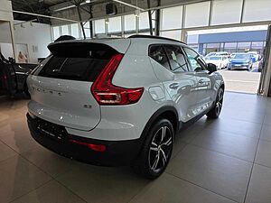 Volvo  B3 Mild-Hybrid Benzin Plus 2WD