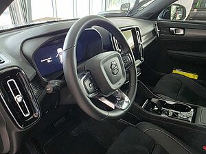 Volvo  B3 Mild-Hybrid Benzin Plus 2WD
