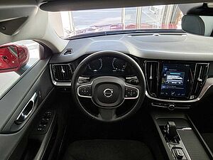 Volvo  2.0 Turbo Momentum Pro
