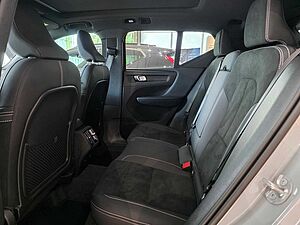 Volvo  B3 Mild-Hybrid Benzin Plus 2WD