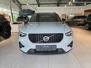 Volvo  B3 Mild-Hybrid Benzin Plus 2WD