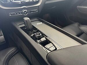 Volvo  T6 Recharge Plug-In Hybrid AWD #GroßerAkku