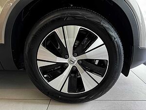 Volvo  T2 Momentum Pro 2WD