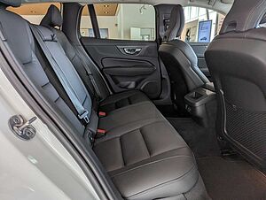 Volvo  B4 Plus Dark Mild-Hybrid