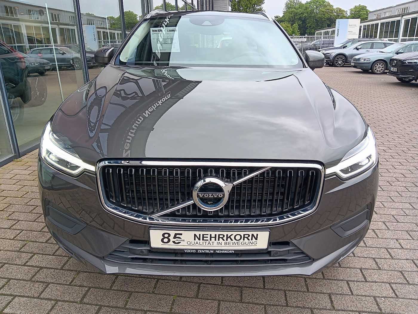 Volvo  D4 Momentum Pro 'BLIS, Keyless, CTA'