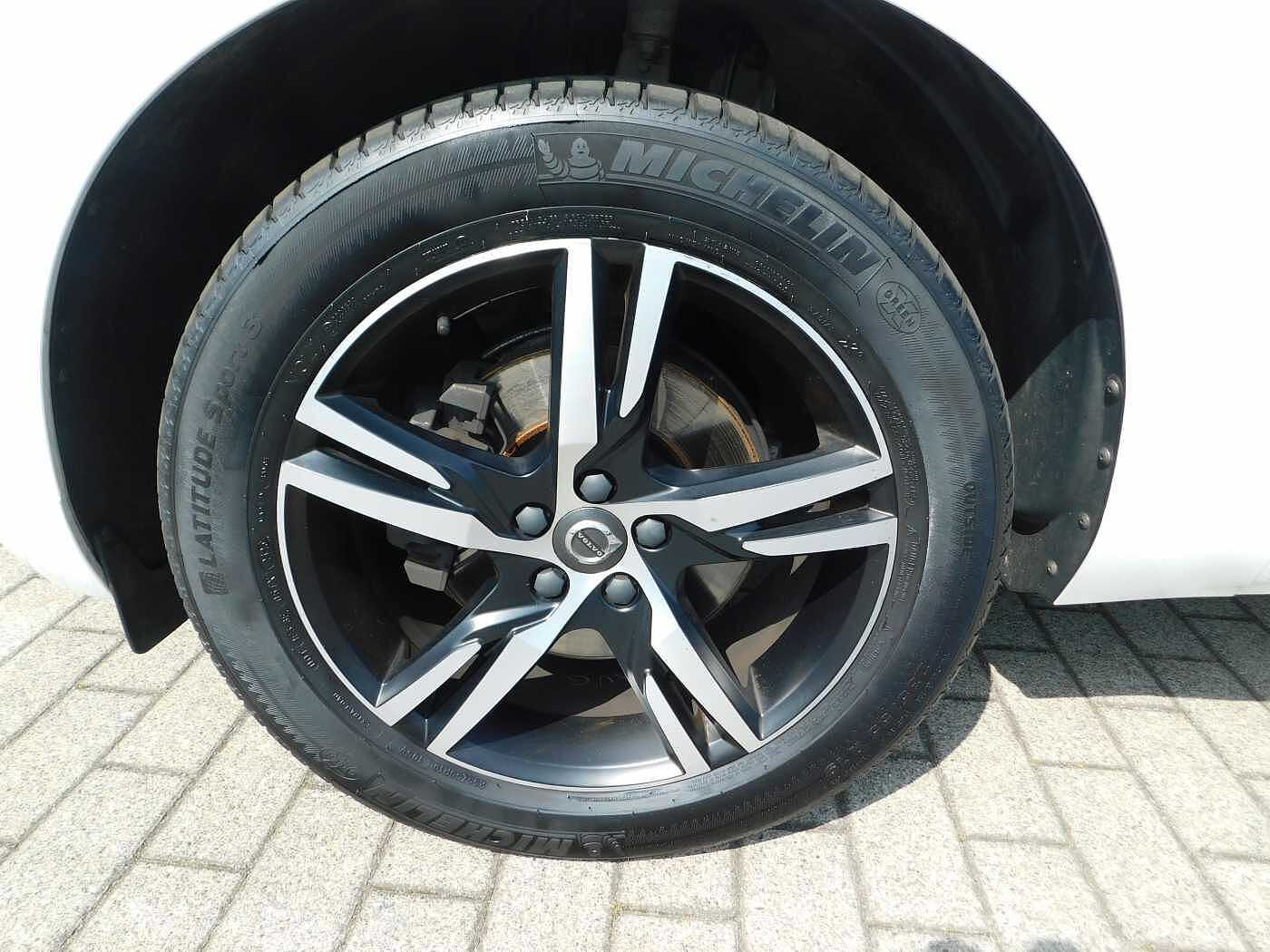 Volvo  D4 Geartronic R-Design 'Komforsitze, BLIS'