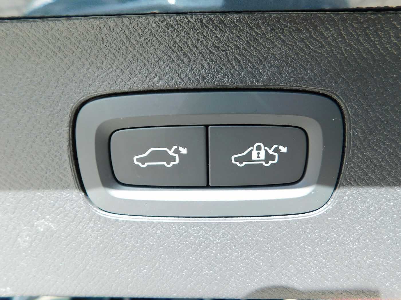 Volvo  T8-Hybrid AWD Plus Bright