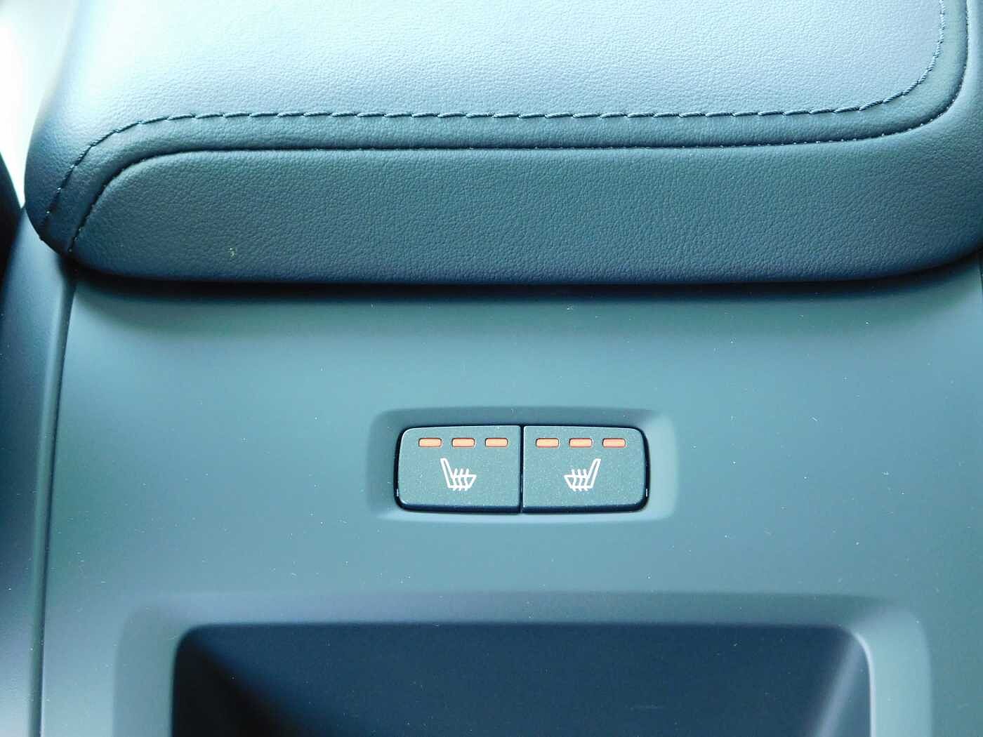 Volvo  T8 AWD Plug-in Hybrid Plus Dark