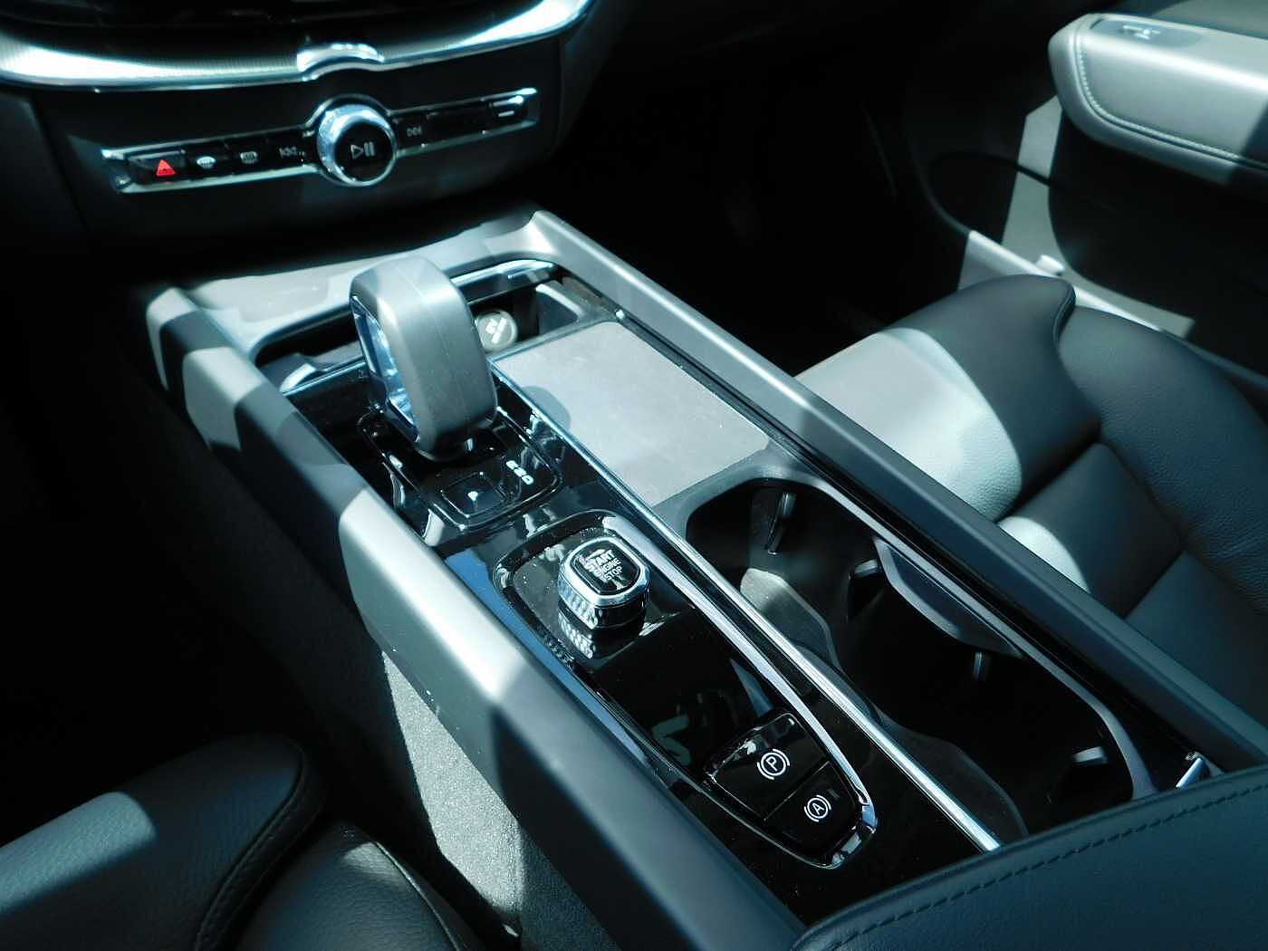 Volvo  T8 AWD Plug-in Hybrid Plus Dark