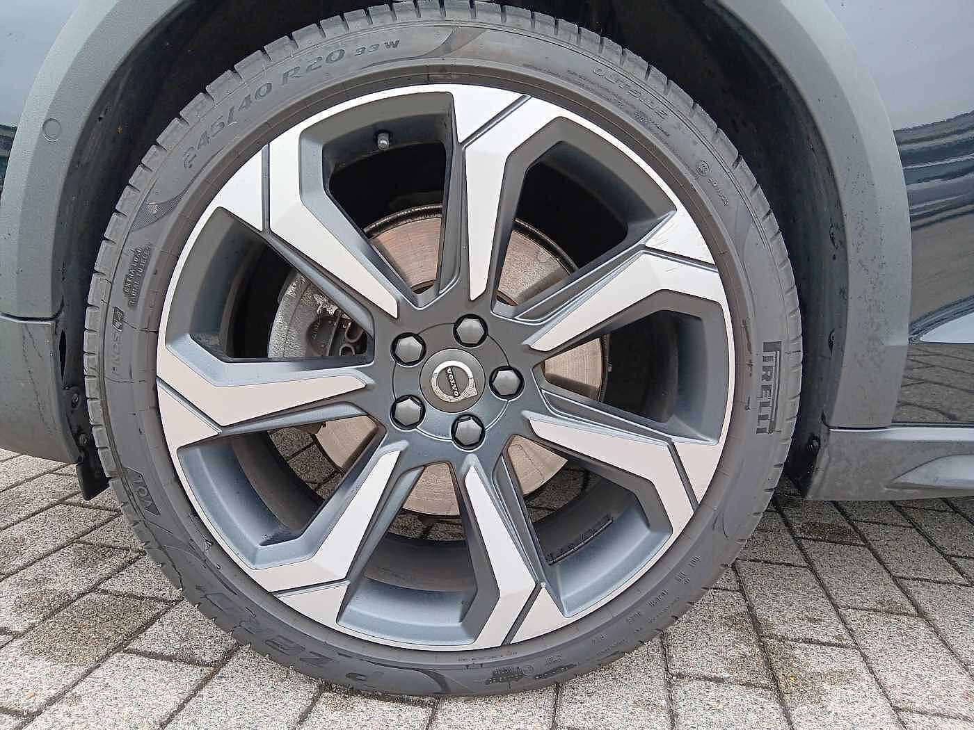 Volvo  B4D AWD Ultimate 'Massagesitze'