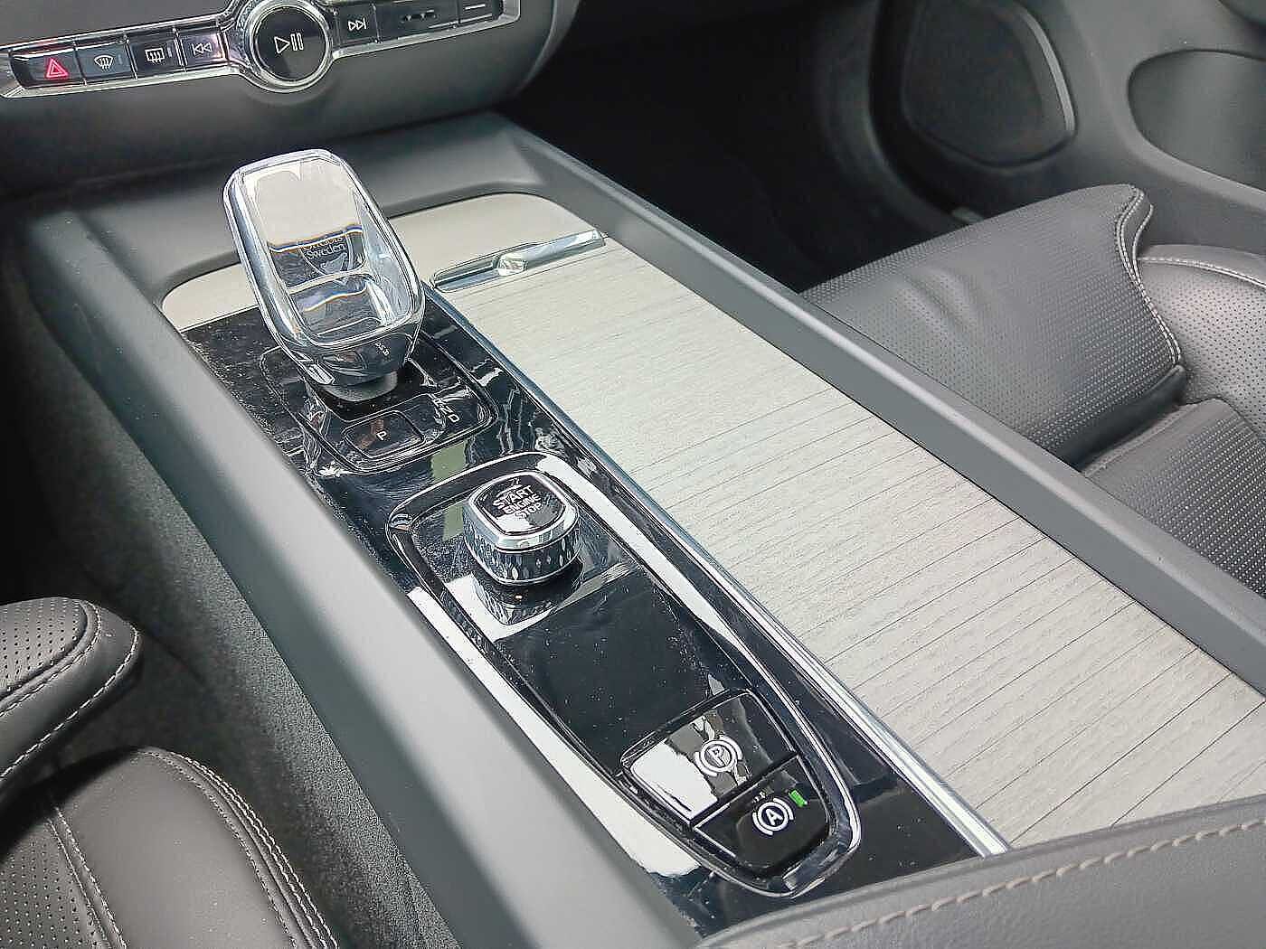 Volvo  B4D AWD Ultimate 'Massagesitze'