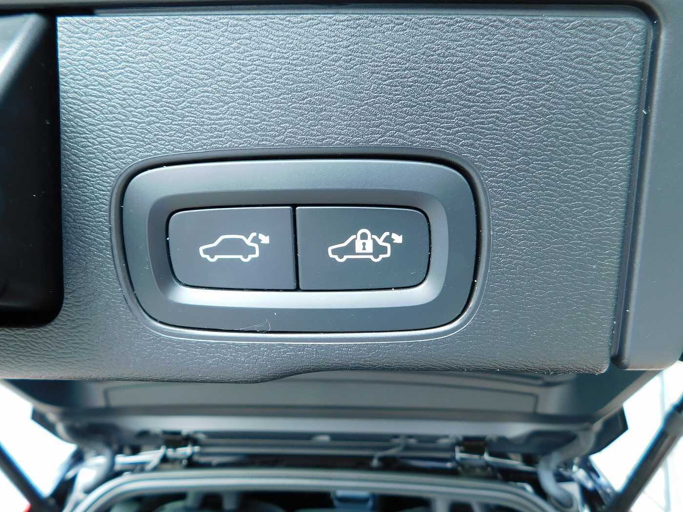 Volvo  T6 AWD Recharge R-Design